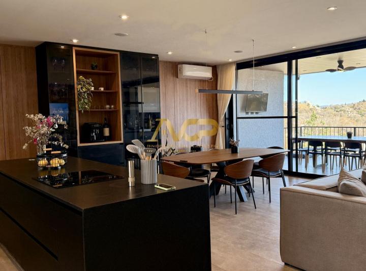 Casa · 224m² · 5 Ambientes · 2 Cocheras