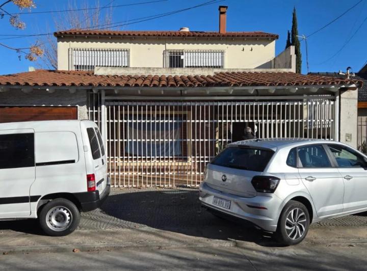 Casa · 200m² · 4 Ambientes · 1 Cochera