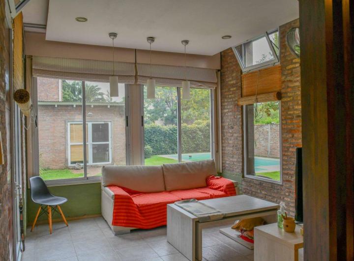 Casa · 160m² · 4 Ambientes · 2 Cocheras