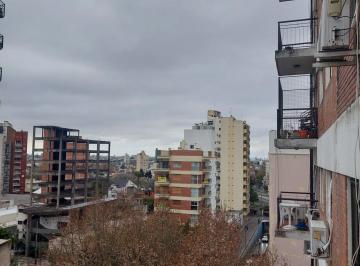 Departamento · 54m² · 3 Ambientes · 1 Cochera · 3 Ambientes en Lanús Centro! | con Cochera y Apto Crédito