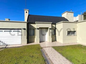 Casa · 192m² · 6 Ambientes · Excelente Casa en El Refugio Gran Terreno de 699 + Pileta y Jacuzzi