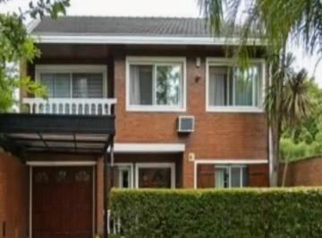Casa · 250m² · 5 Ambientes · 2 Cocheras · Casa a La Venta en Barrio Bello Horizonte