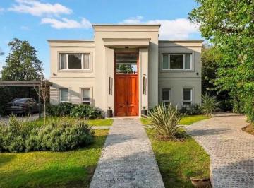 Casa · 336m² · 7 Ambientes · 1 Cochera · Casa en Venta en Highland Park Cc, Pilar, G. B. a. Zona Norte