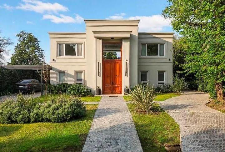 Casa · 336m² · 7 Ambientes · 1 Cochera