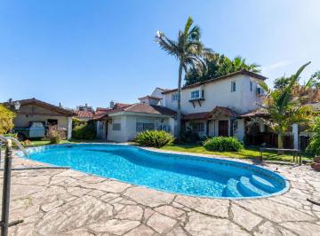 Casa · 184m² · 5 Ambientes · 2 Cocheras · Venta Casa 6 Amb. con Piscina y Quincho en Palomar