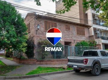 Casa · 260m² · 7 Ambientes · 1 Cochera · Casa 5 Dorm. Venta Zona Macrocentro