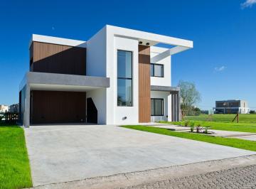 Casa · 222m² · 5 Ambientes · 2 Cocheras · Casa 5 Ambientes Venta en La Providencia Canning