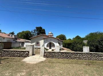 Casa · 212m² · 6 Ambientes · 1 Cochera · Vende o Permuta Casa en Valle Hermoso