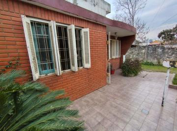 Casa · 88m² · 3 Ambientes · Casa 3 Amb. Lote de 220 m² - Merlo - Oportunidad!