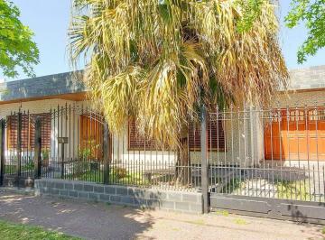 Casa · 160m² · 4 Ambientes · 4 Cocheras · Venta Casa de 4 Ambientes en Longchamps