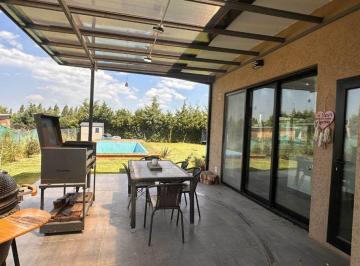 Casa · 300m² · 4 Ambientes · Casa en Alquiler Amoblada Belleville Canning