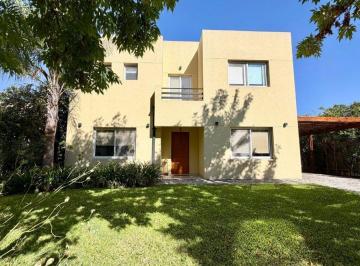 Casa · 155m² · 4 Ambientes · 3 Cocheras · Casa 3 Dorm - Pileta - San Eduardo Pilar Este