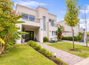 Casa · 185m² · 5 Ambientes · 4 Cocheras · Casa en Venta Vilamarina 1 - Al Rio y con Amarra