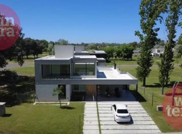 Casa · 200m² · 4 Ambientes · 4 Cocheras · Casa a Estrenar en Azzurra Tortugas 200 m² Cubiertos 102 m² Semicubiertos