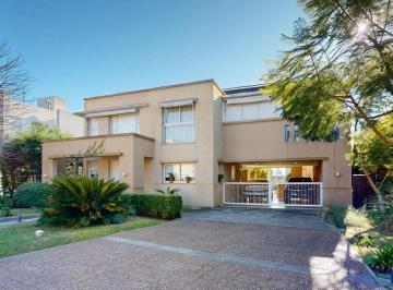 Casa · 271m² · 4 Ambientes · 4 Cocheras · Casa en Venta San Joaquin 3 Dorm. con Pileta