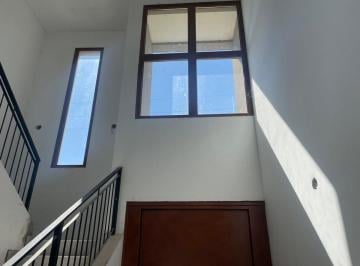 Casa · 255m² · 6 Ambientes · 3 Cocheras · Casa en Venta City Bell 4 Dormitorio Pileta