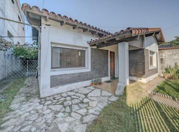 Casa · 89m² · 3 Ambientes · 1 Cochera · Venta Casa 3 Amb. con Garage A. Credito - Permuta