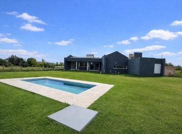 Quinta vacacional · 331m² · 2 Dormitorios · 1 Cochera · Casa Quinta Ganzo 493
