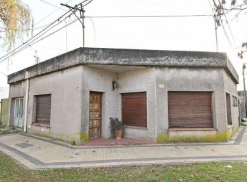 Casa · 132m² · 3 Ambientes · 1 Cochera · Se Vende Casa 2 Dorm C/ Coch y Jardin