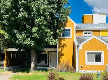 Casa · 108m² · 6 Ambientes · 3 Cocheras · Venta Casa C/pileta B. Privado Jardines de Escobar