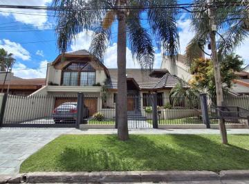 Casa · 495m² · 10 Ambientes · 4 Cocheras · Chalet en Venta en Castelar 10 Amb. Larralde 2500