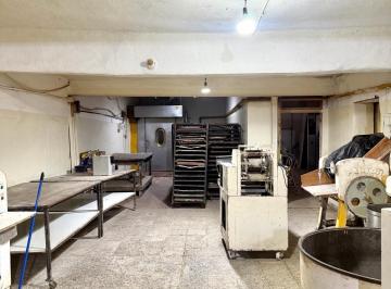 Local comercial · 300m² · 4 Ambientes · 1 Cochera · Panaderia en Funcionamiento
