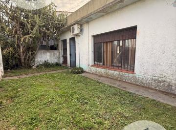 Casa · 80m² · 2 Ambientes · Casa a Refaccionar en Villa Castells