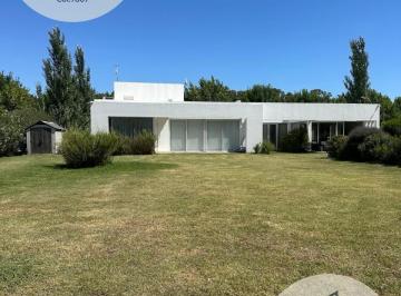 Casa · 18500m² · 6 Ambientes · 4 Cocheras · Casa - Campos de Roca II