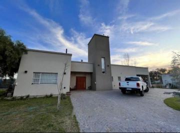 Casa · 273m² · 3 Ambientes · 2 Cocheras · Venta Casa Comarcas de Lujan - Club Santa Ines
