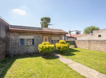 Casa · 65m² · 3 Ambientes · 1 Cochera · Casa 3 Ambientes Berazategui Gran Terreno