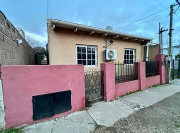 Casa de 4 ambientes, Berisso · Casa Mixta con Patio