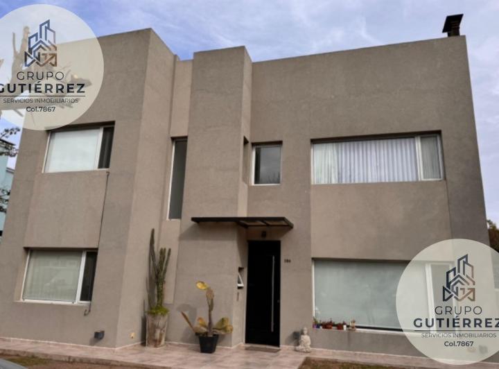 Casa · 215m² · 5 Ambientes · 2 Cocheras