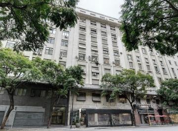 Oficina comercial · 175m² · Oficinas Al Frente en Impecable Estado. Planta Dividida en Varios Sectores. Luminosa.