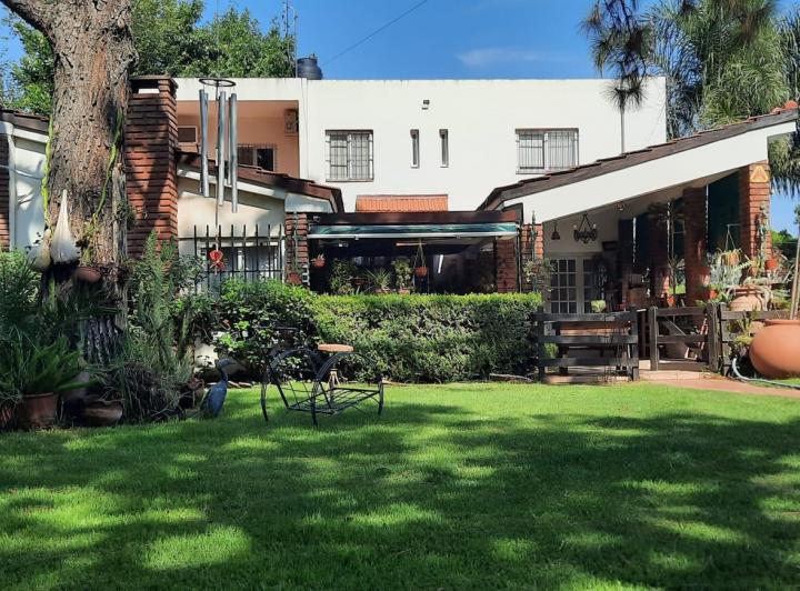 Casa · 200m² · 10 Ambientes · 1 Cochera