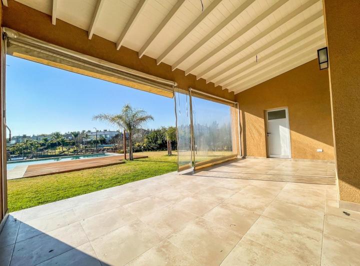 Casa · 240m² · 4 Ambientes · 2 Cocheras