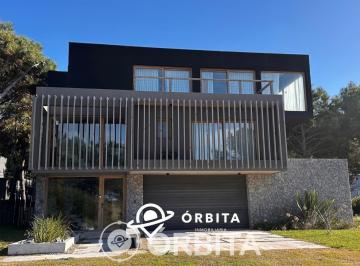 Casa · 412m² · 7 Ambientes · 4 Cocheras · Casa en Venta en Costa Esmeralda, Barrio Marítimo I