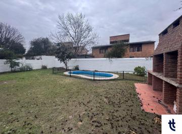 Casa de 5 ambientes, Córdoba · Casa en Alquiler – 3 Dorm. en Barrio Arguello