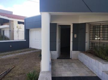 Casa de 3 ambientes, Córdoba · Casa en Alquiler - Cerro de Las Rosas - Sobre Hugo Wast - 4 Dor. 4bñ Liv/com Quincho Jardin Pileta Gje