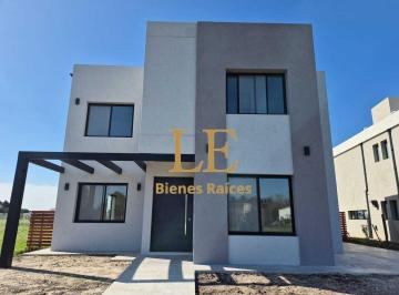 Casa · 203m² · 5 Ambientes · 3 Cocheras · Casa en Venta en Barrio Santa Elisa, Pilar del Este. Pilar