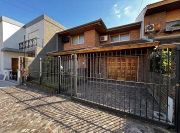 Casa · 217m² · 5 Ambientes · 2 Cocheras · Casa en Martinez