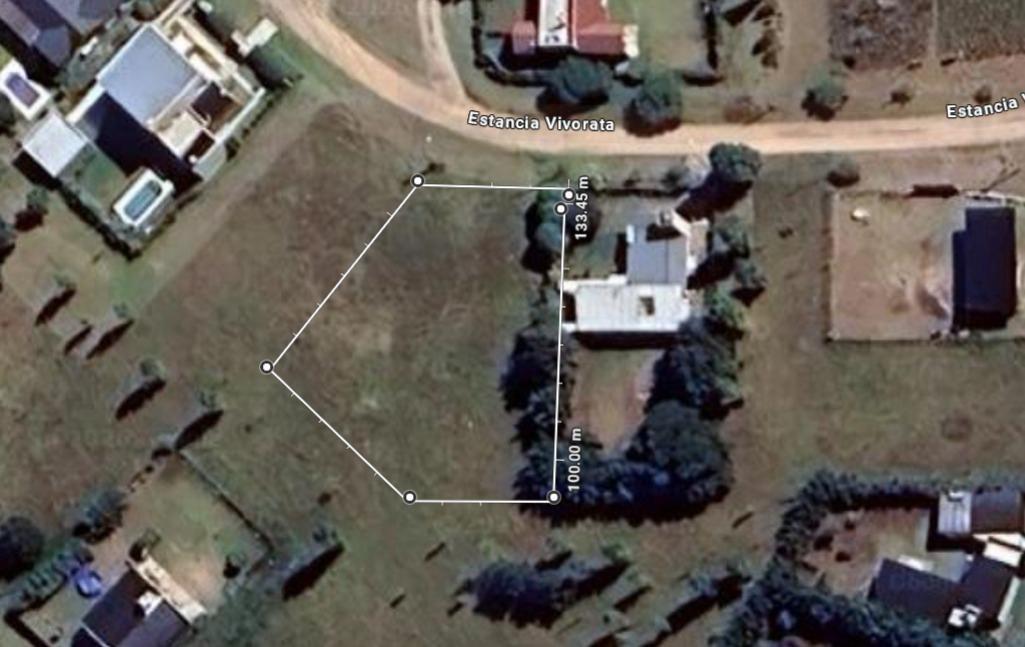 Venta de lote irregular de 1247 M2. En barrio santa celina, en plena expansion.