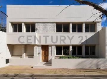 Casa · 290m² · 8 Ambientes · 3 Cocheras · Casa de 4 Dorm. en Venta - Parque San Martin