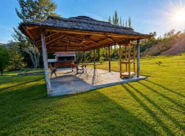 Casa · 190m² · 3 Ambientes · 2 Cocheras · Casa con Piscina y Quincho – Camino Al Autódromo