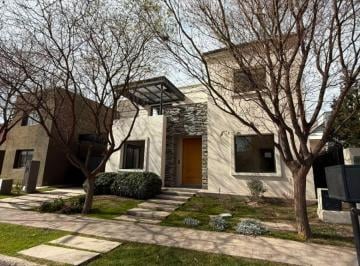 Casa de 4 ambientes, Godoy Cruz · Palmares Valley, Casa