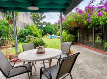 Casa · 200m² · 4 Ambientes · 2 Cocheras · Casa en Venta C/parque, Pileta y Quincho | Lote 600 m² | Av 31 | San Carlos