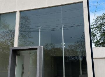 Local comercial · 130m² · Local Comercial Frente a Plaza Belgrano | City Bell | Doble Altura y Gran Vidriera