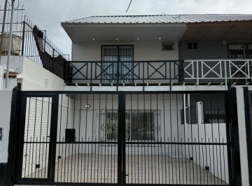 Casa · 80m² · 4 Ambientes · 1 Cochera · Duplex 4 Ambientes con Cochera Barrio Parque Luro