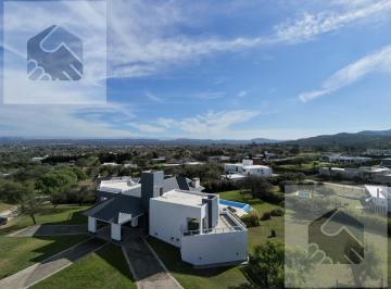 Casa · 3157m² · 8 Ambientes · 1 Cochera · Casa en Venta en Country Causana con 4 Dorm. y Pileta.