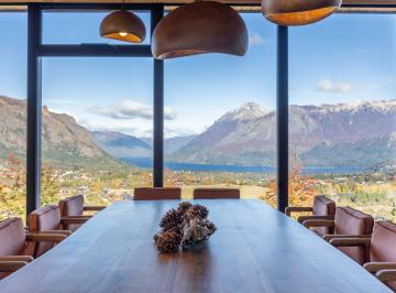 Casa de 5 ambientes, San Carlos de Bariloche · Casa de Diseño con Increible Vista en Arelauquen