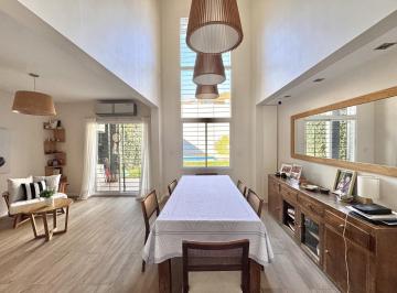 Casa · 240m² · 4 Dormitorios · 1 Cochera · Casa en Venta | 5 Ambientes Escritorio Dependencia | Jardín, Piscina y Parrilla | Colegiales
